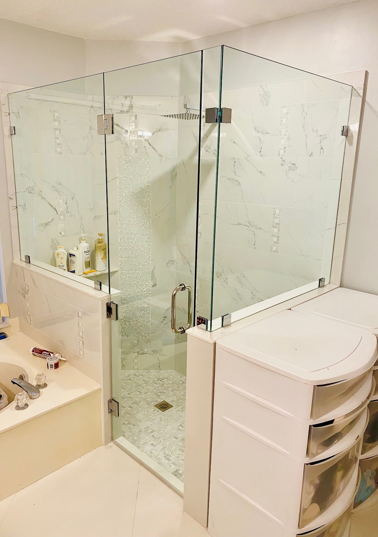 Corner glass shower enclosure