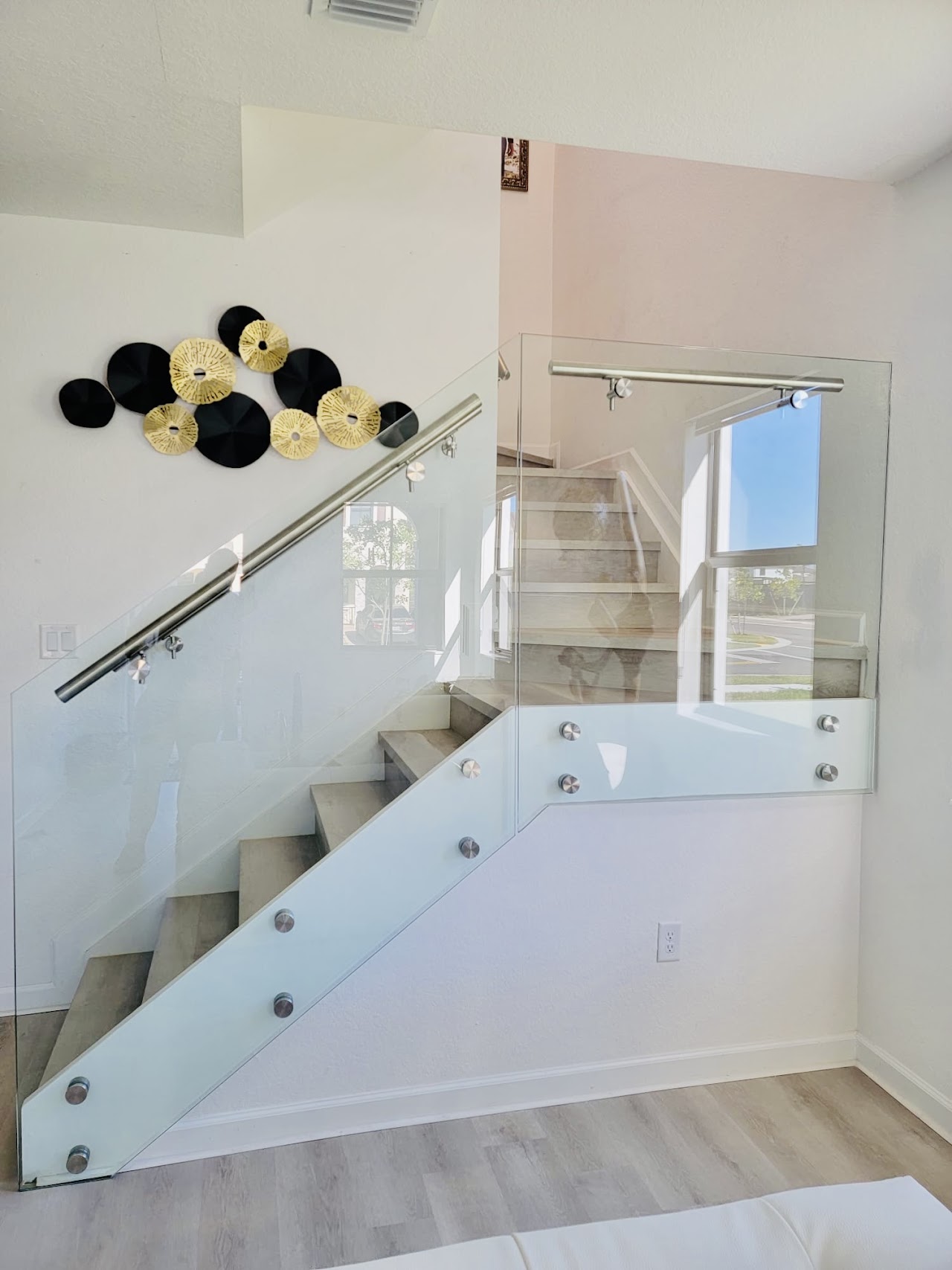 Glass panel at bathtub