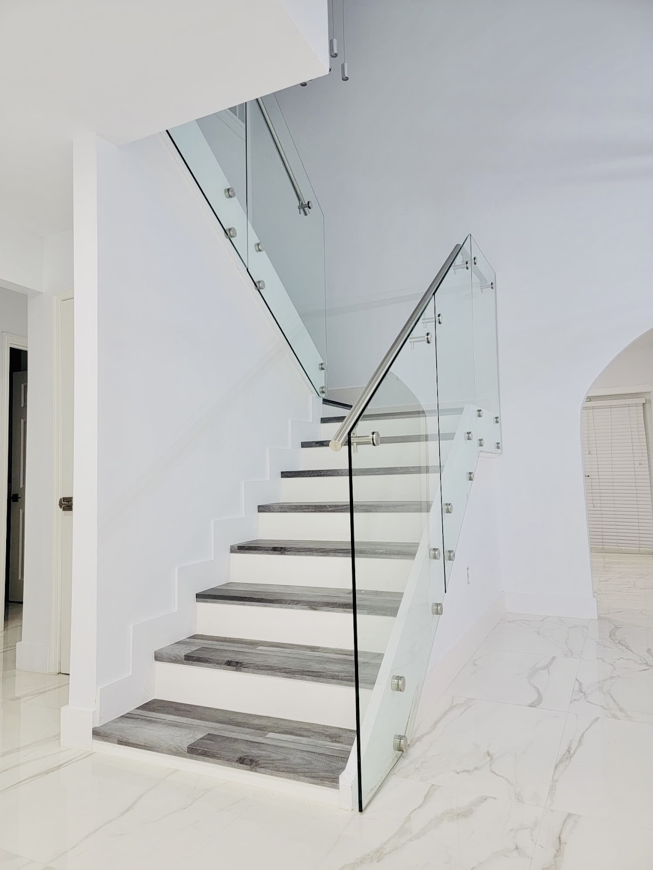 Staircase glass railing and metal handrail
